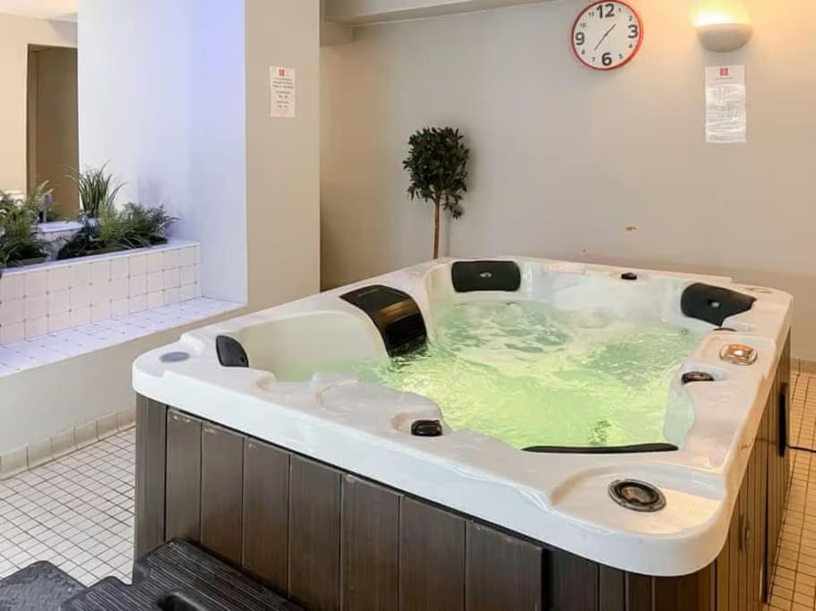 Strathmore Apt Scarborough, Pool, Gym, Parking Екстер'єр фото